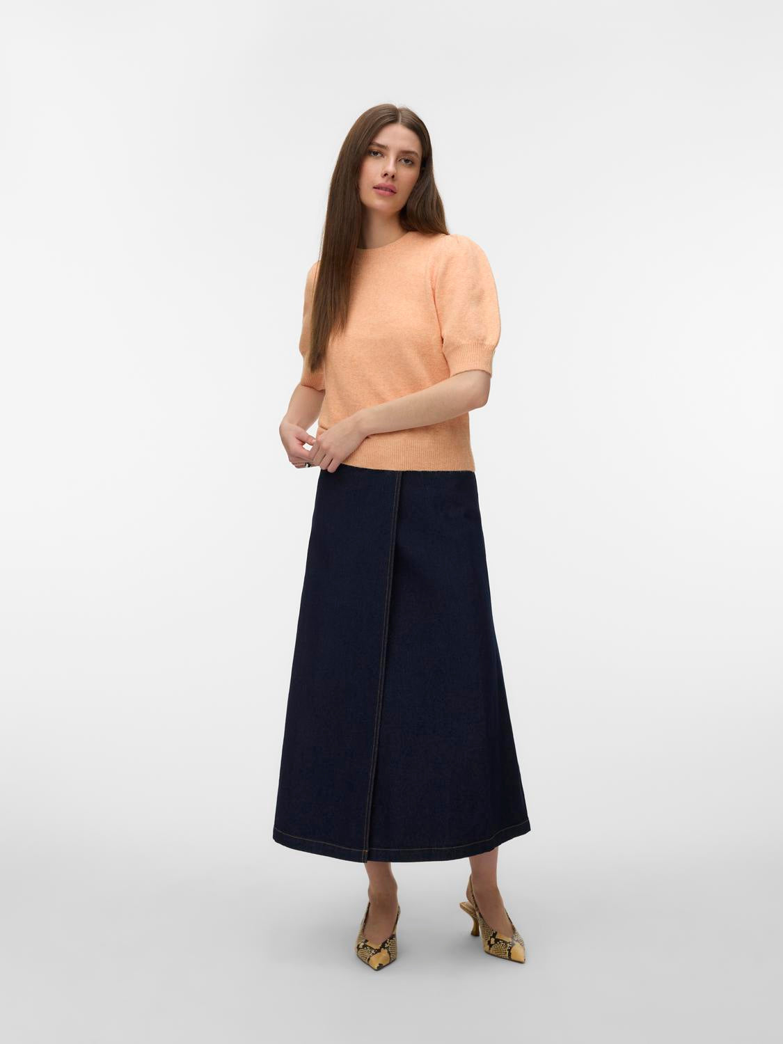 model_shot-front_full